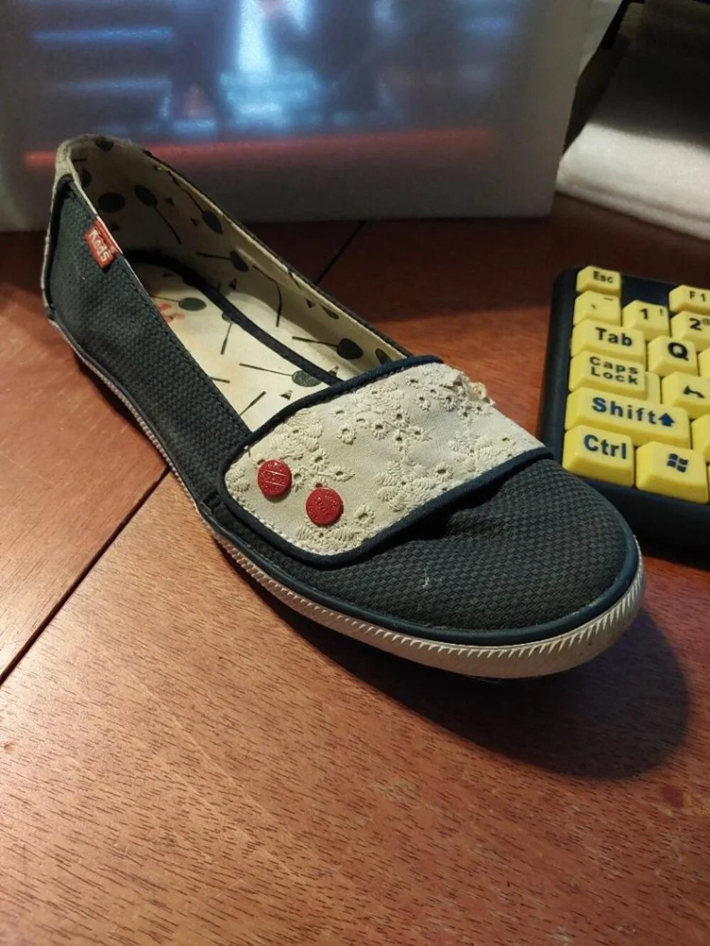 Vintage Keds WMN Slip On Sneakers Eyelet Lace Overlay Across Forefoot Strap Sz 6